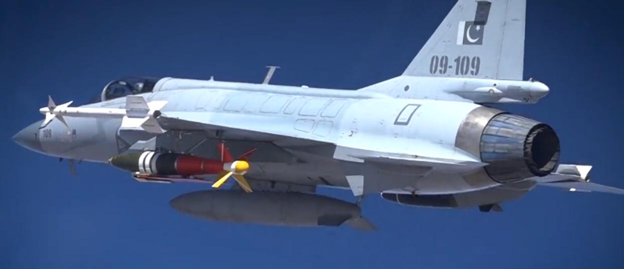 枭龙战斗机有没有借鉴f16,枭龙战斗机能挂载什么炸弹