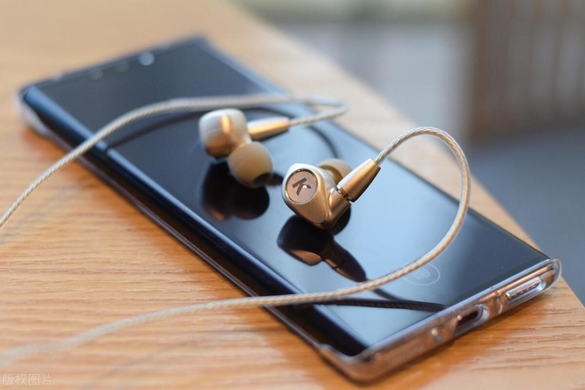 耳机为什么分左右声道,耳机l和r哪个是左哪个是右