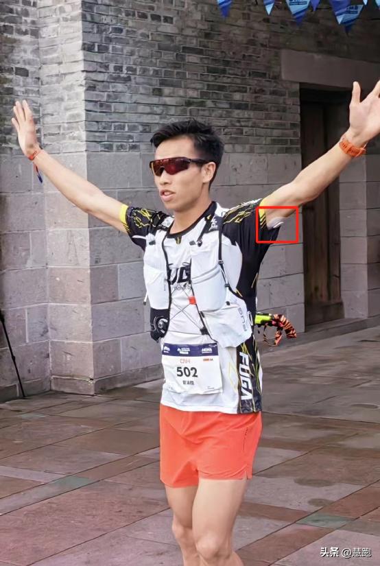 长距离比赛该吃多少能量胶：来自全新可穿戴技术的实证