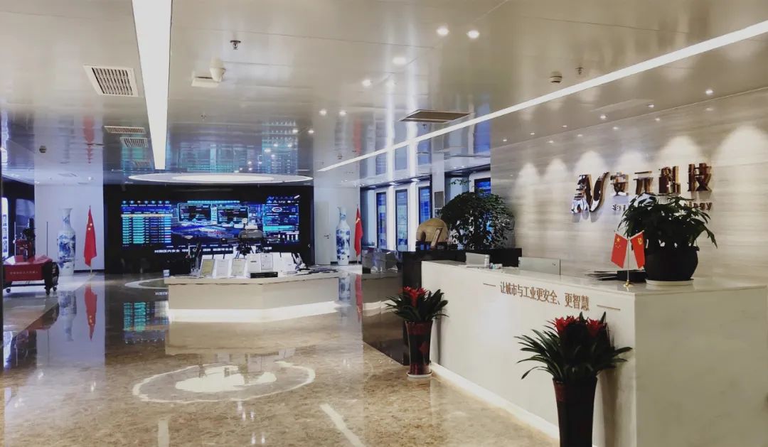 这位“小巨人”的肩上，有别样风景