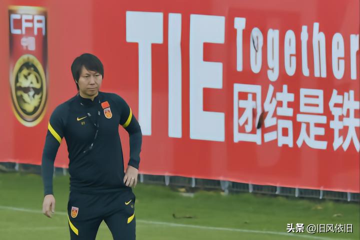 告别2022年的心酸和无奈,有人再见有人再也不见泣不成声