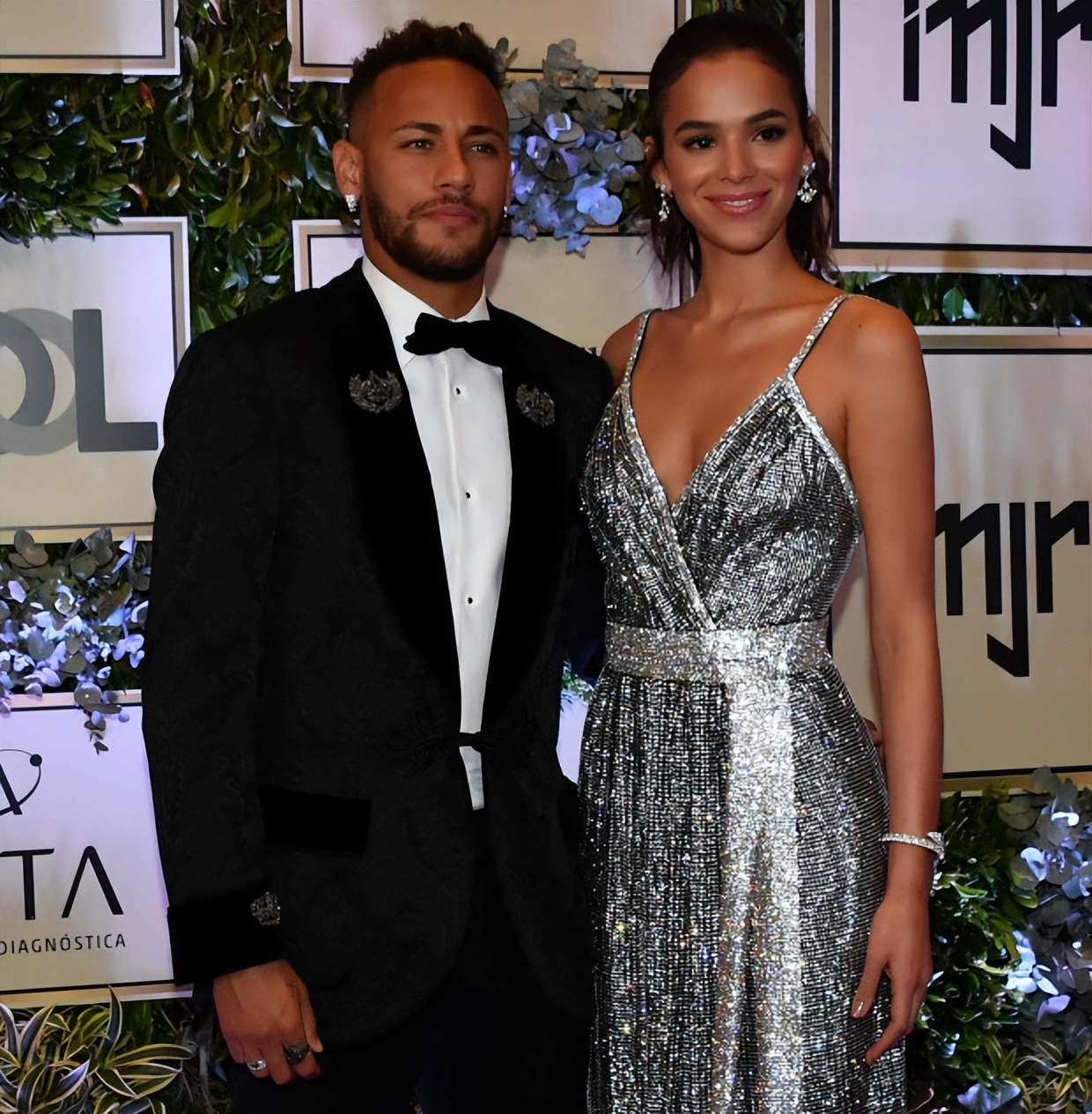 巴西球星内马尔前女友,内马尔一共谈过几个女友