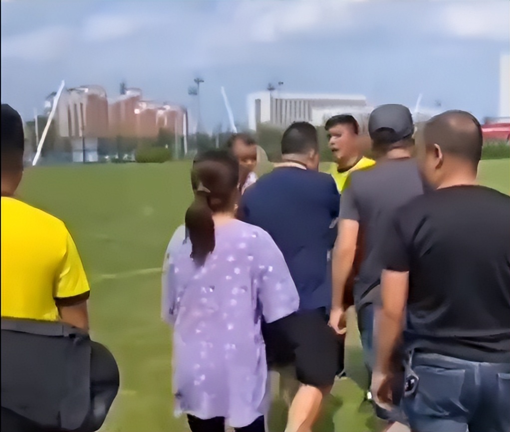 天津u13足球赛黑哨视频,天津u13足球赛判罚视频