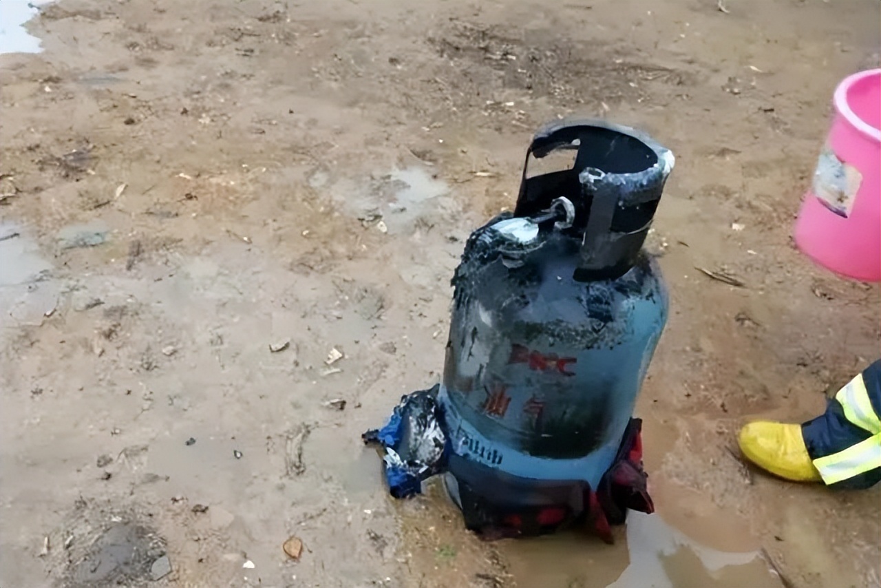 液化气罐改柴火炉注意事项,清洗液化气罐注意事项