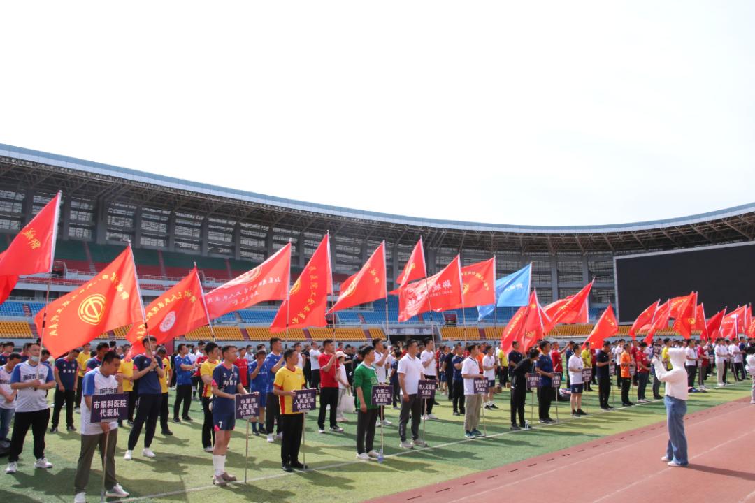 聊城足球中大奖,我校足球队轻松获冠军新闻标题