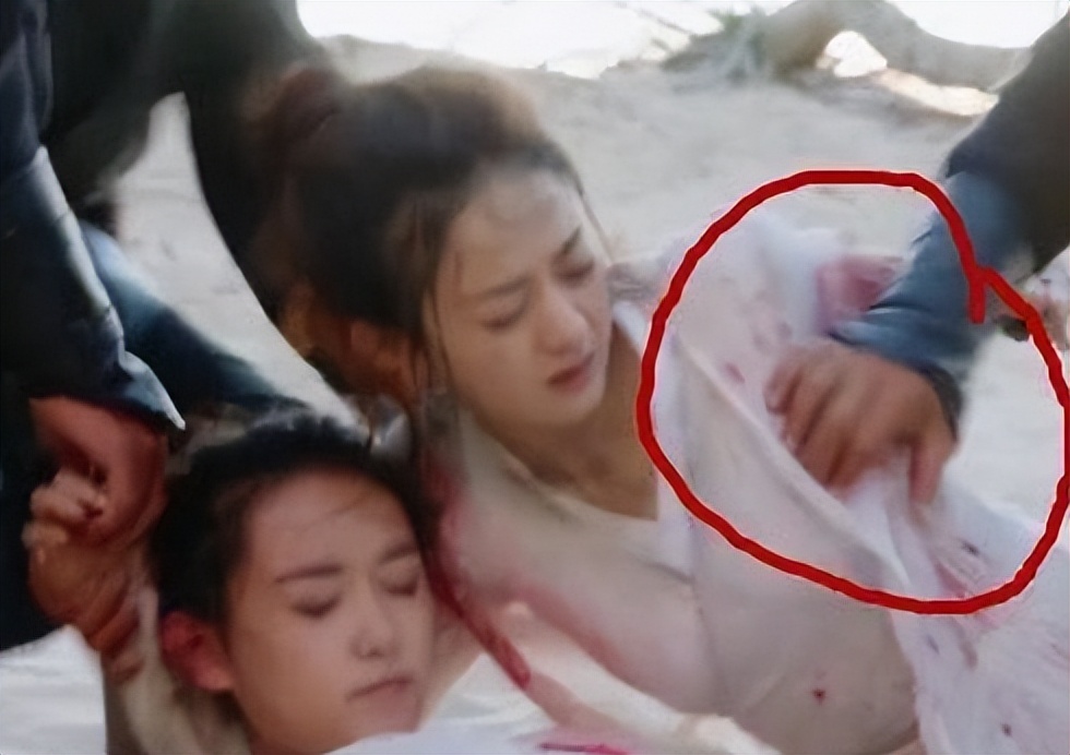 假借拍戏之名公然“揩油”,摸胸、抓臀、脱外衣,该管管了