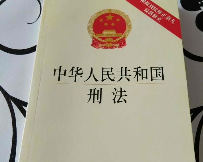 律师引诱证人改变证词,律师暗示被告人改口供什么罪