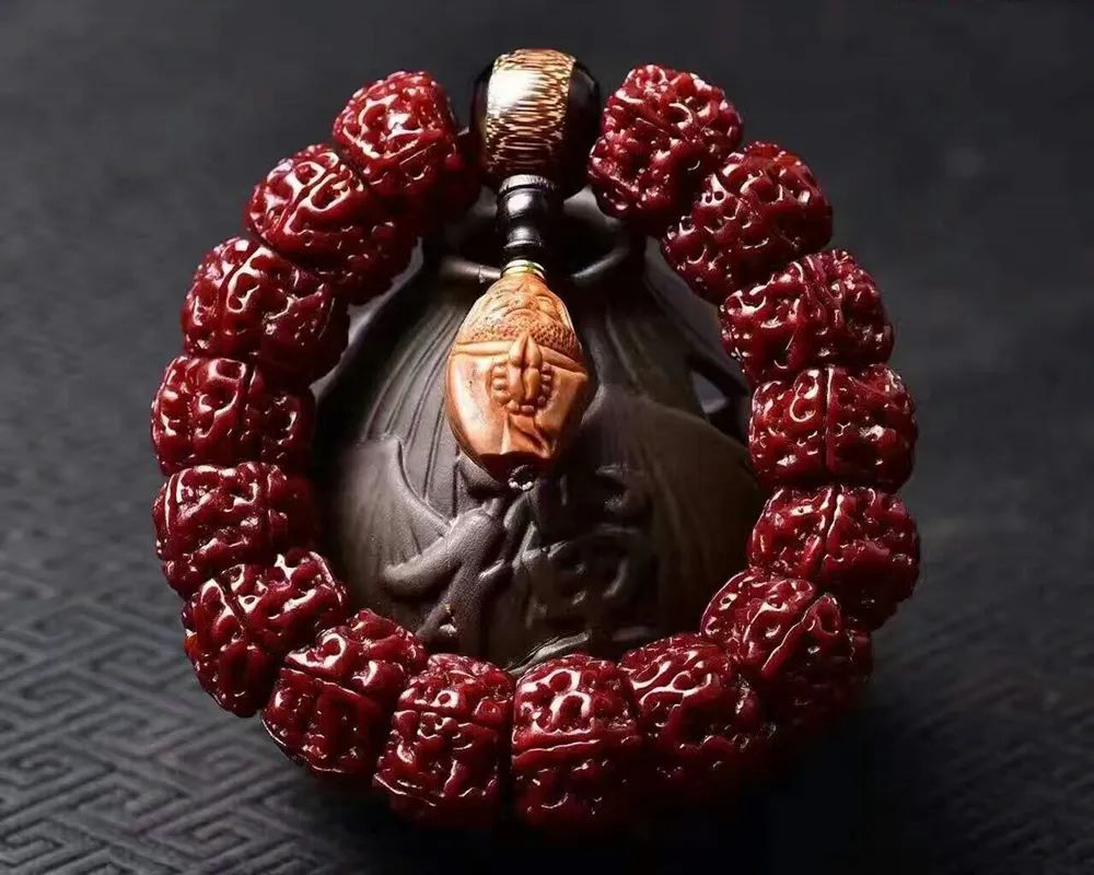 金刚变红和玉化的原因,玩了三年没有玉化的金刚