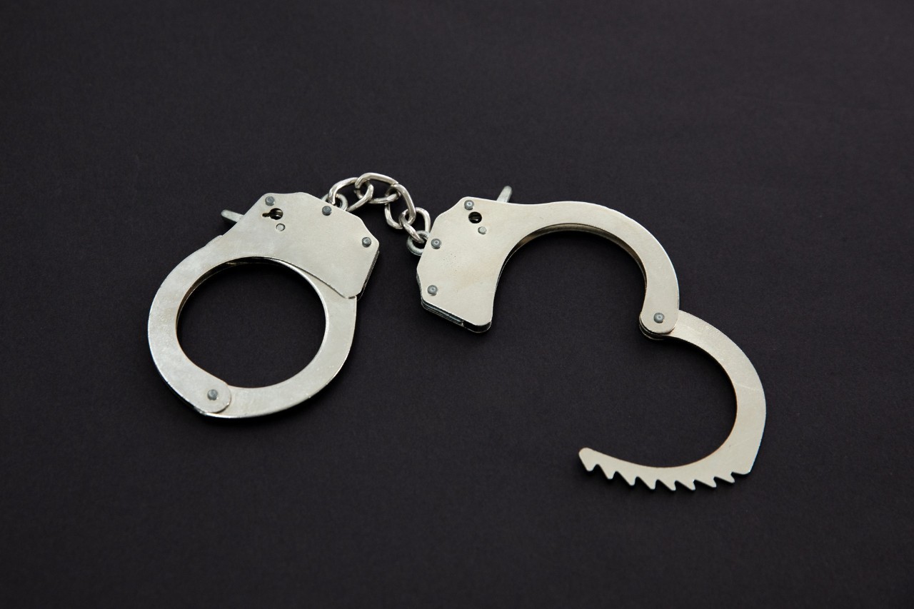 涉嫌聚众斗殴刑拘三十天有案底吗,聚众斗殴构成刑事案件被批准逮捕