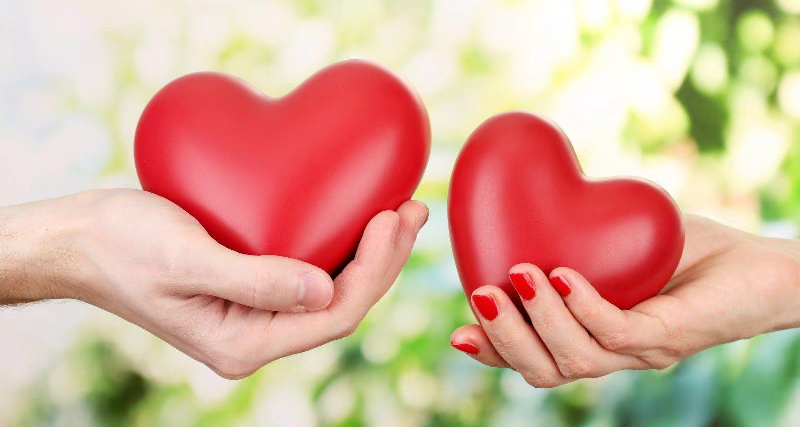 闺蜜离婚多年对我老公好贴心,离婚了闺蜜和前夫关系好