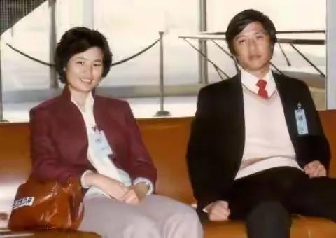 央视播音33年，搭档罗京去世后自请离职，74岁的刑质斌如今怎样了