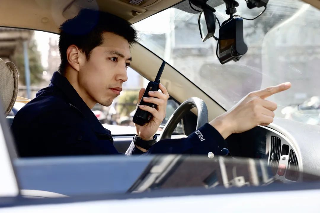 我以行动为誓，共绘绚丽未来！