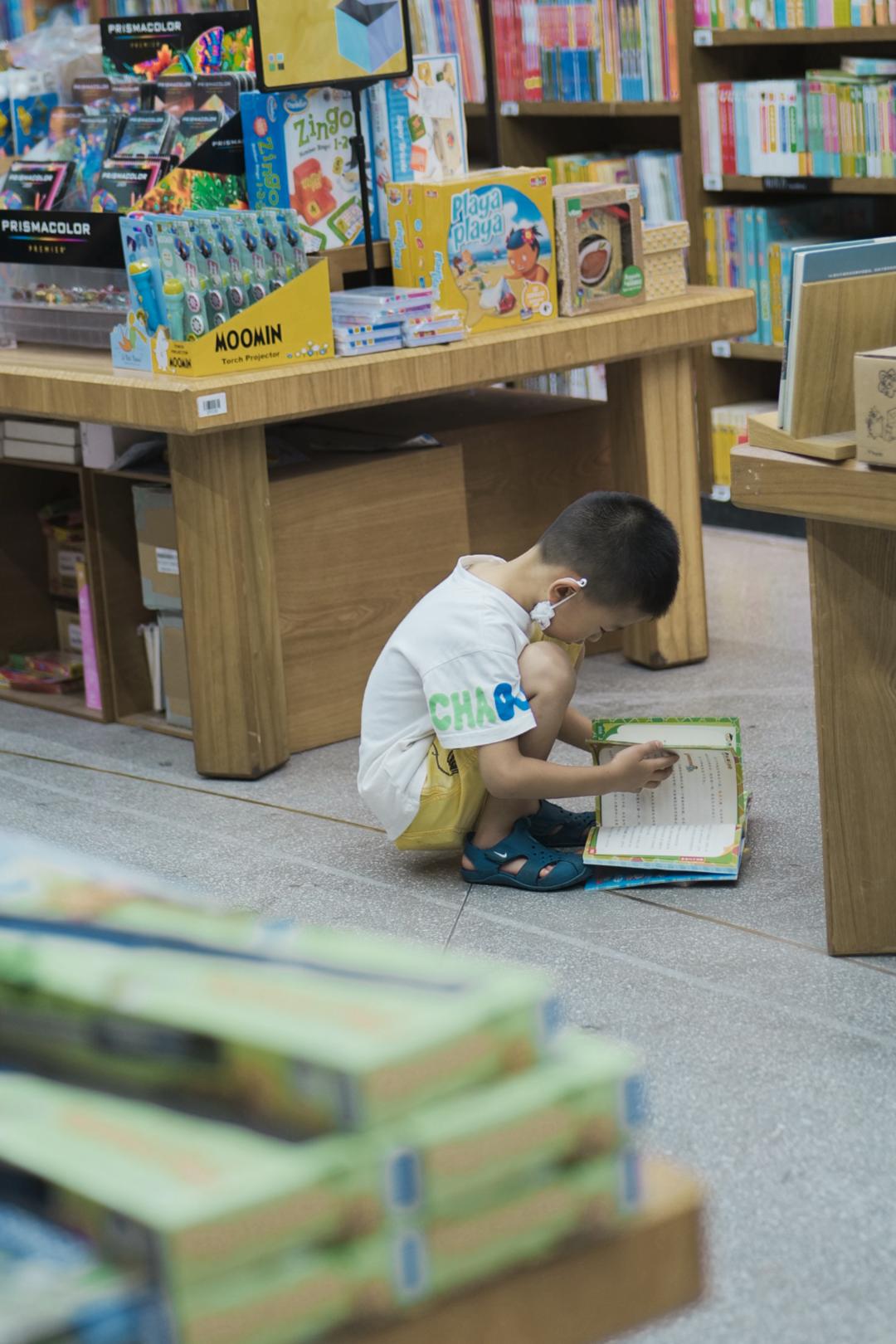 偷听小郡主心声,偷听情报被发现