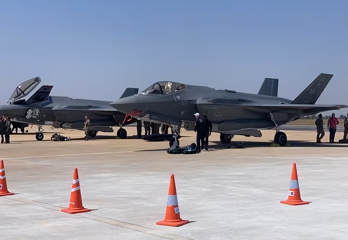 印度面临压力,巴基斯坦枭龙战斗机和印度对比