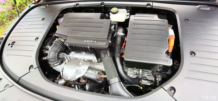 比亚迪汉dm大雨天怎么开安全,比亚迪汉dm-i尊享型夜间行驶