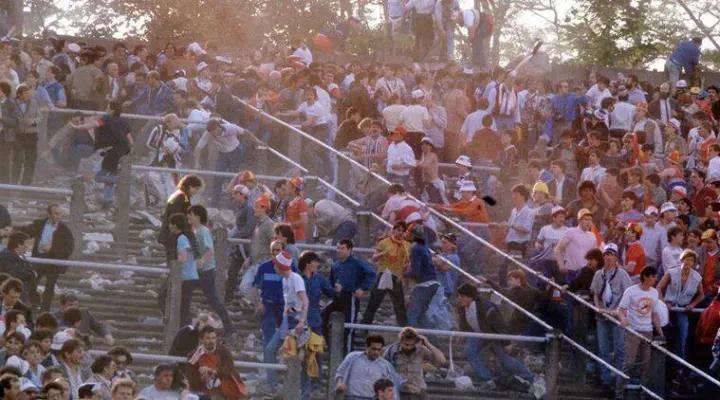 足球史上最悲惨的五大惨案,足球比赛球员严重受伤