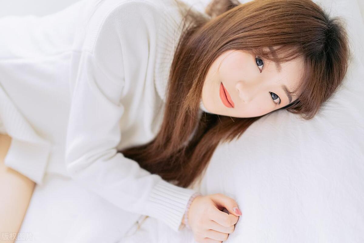 异性要求你主动发信息,异性向你示好是什么意思