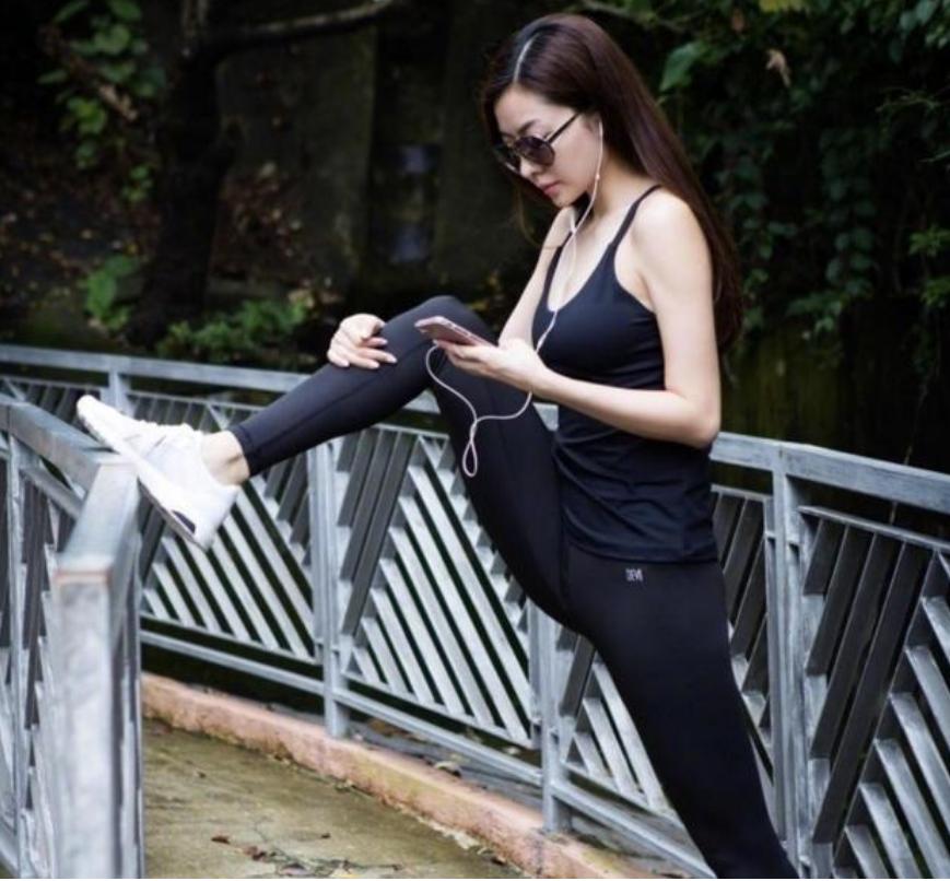 女明星夏季吊带穿搭,女明星穿吊带的穿搭