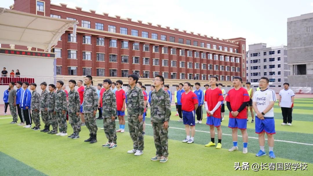 绿茵逐梦想拼搏向未来我校第一届“黄金杯”超级足球联赛圆满结束