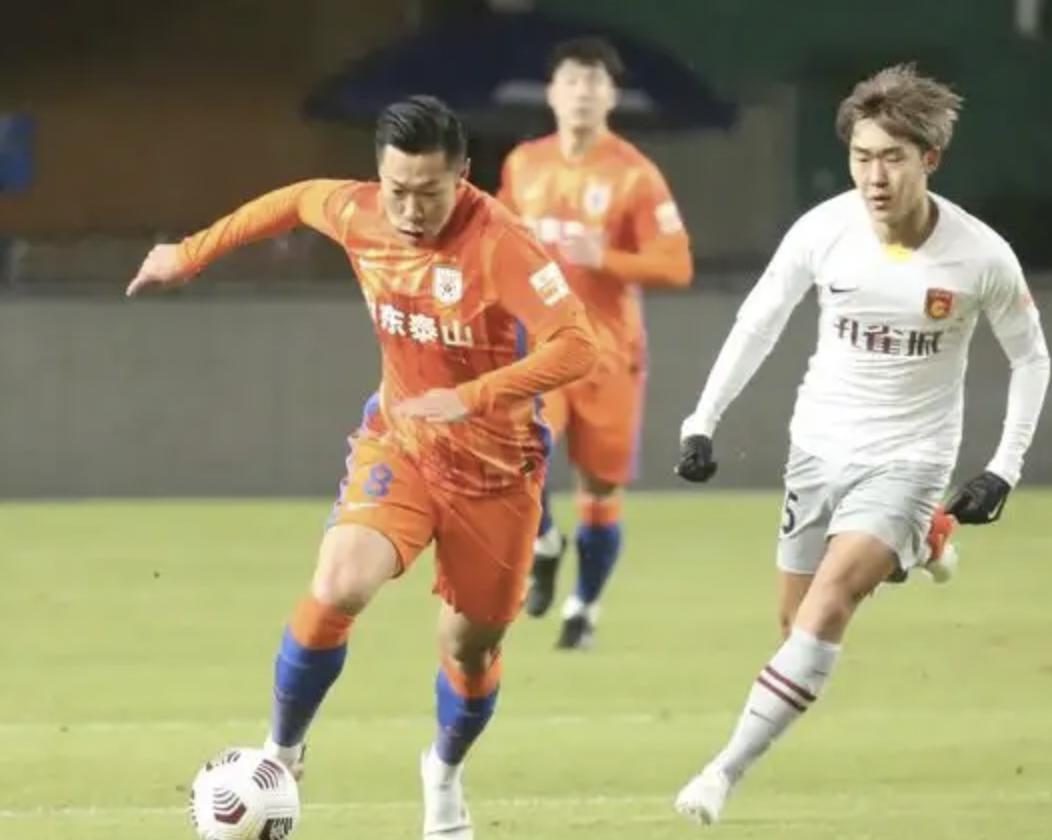 心酸！记者透露：刚刚有一名球员说十分失落，他非常想念主场球迷