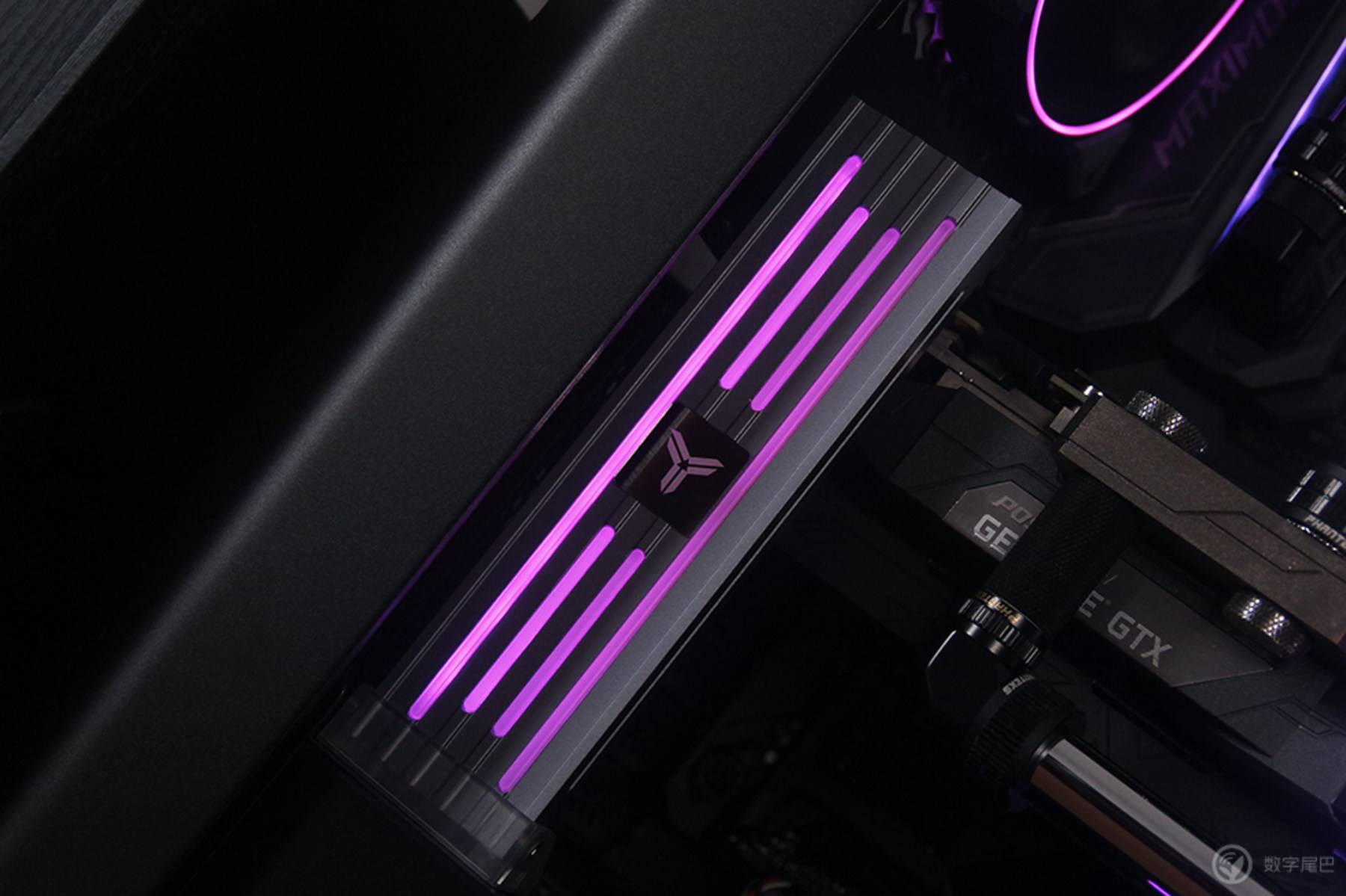 推荐几款高逼格电脑桌面,实用科技感很强的电脑桌面