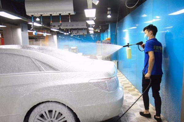 为什么有人选择汽车行业,加油站洗车和洗车行洗车哪个好