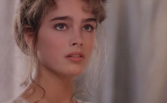 10岁她赤身露体，20岁又声称自己还是处女，“美国舒淇”裸照丑闻