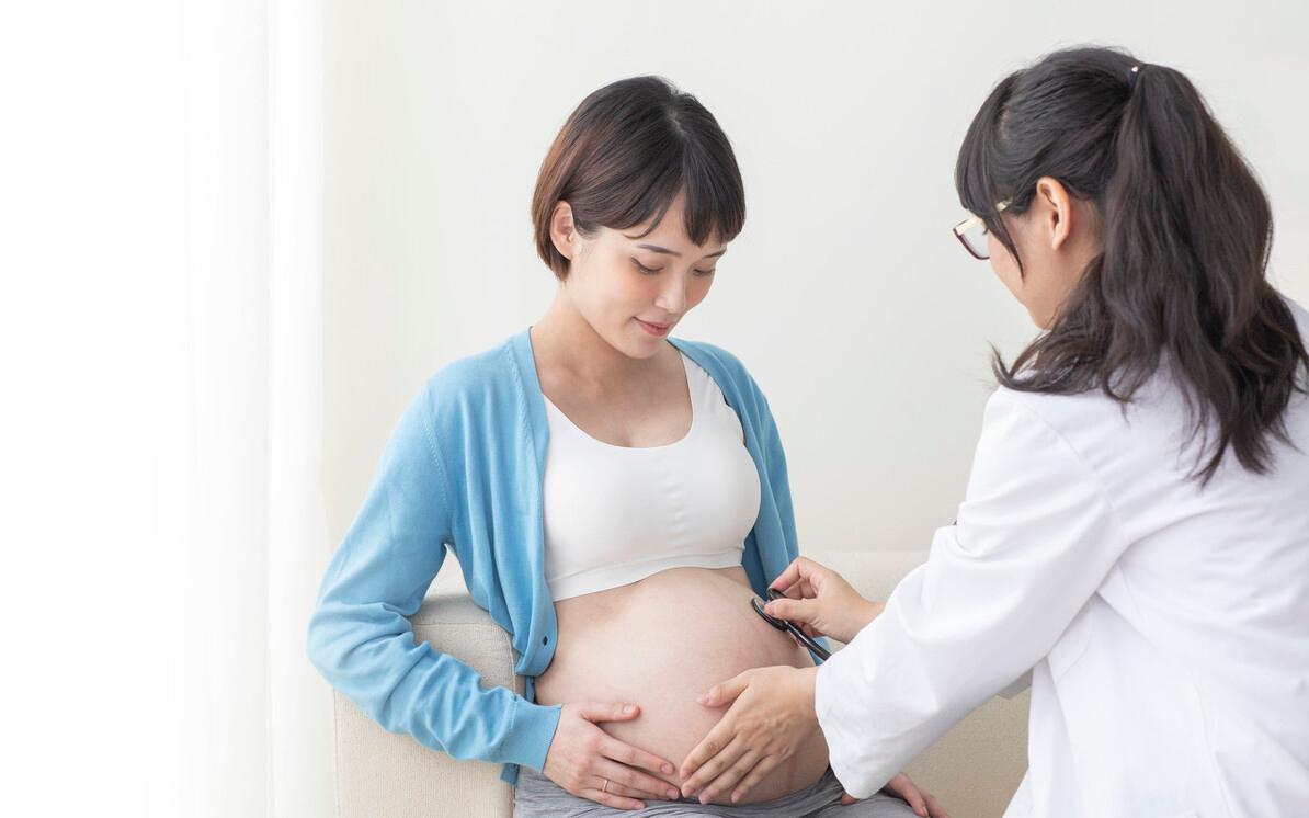 孕妈妈鞋带松了弯腰困难,孕妇的鞋带松了挺着肚子很难弯腰