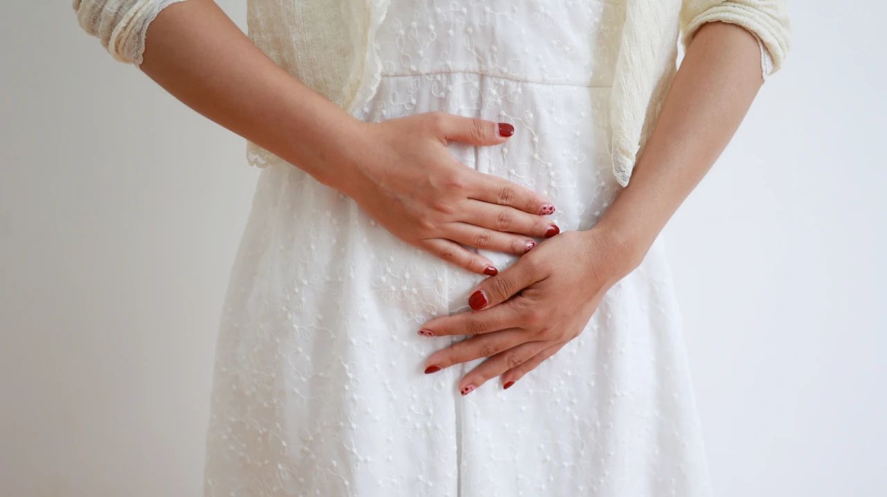 女性洗澡时，会站着小便？别害羞，这3个健康常识，女性需了解