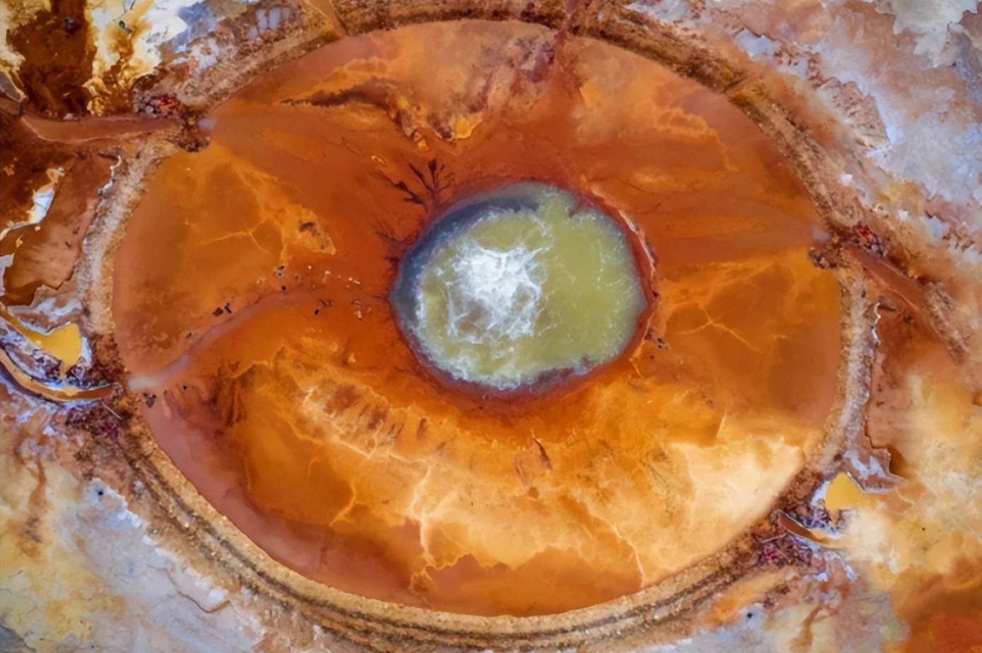 柴达木怪湖之谜,青海湖恶魔之眼为什么吸引动物