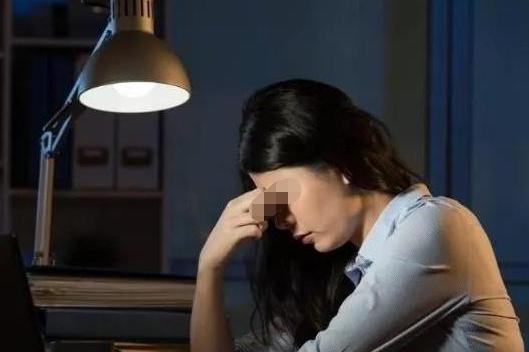 不还钱就再弄一次！女子欠房租被房东儿子*暴强**，拍下裸照逼还债