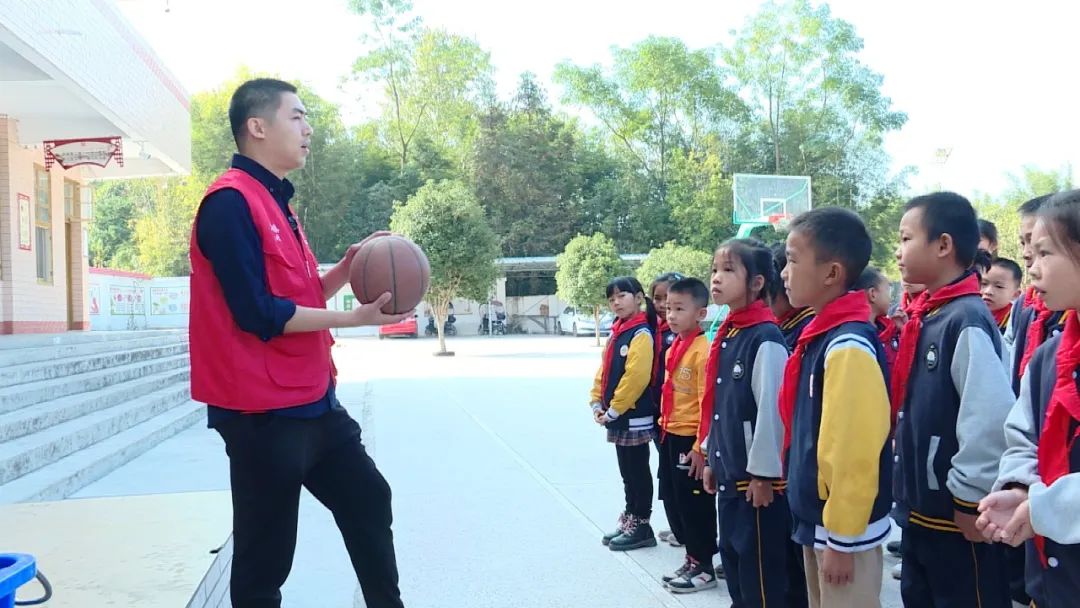 基层工作经历驻村第一书记,退役军人村书记爱岗敬业