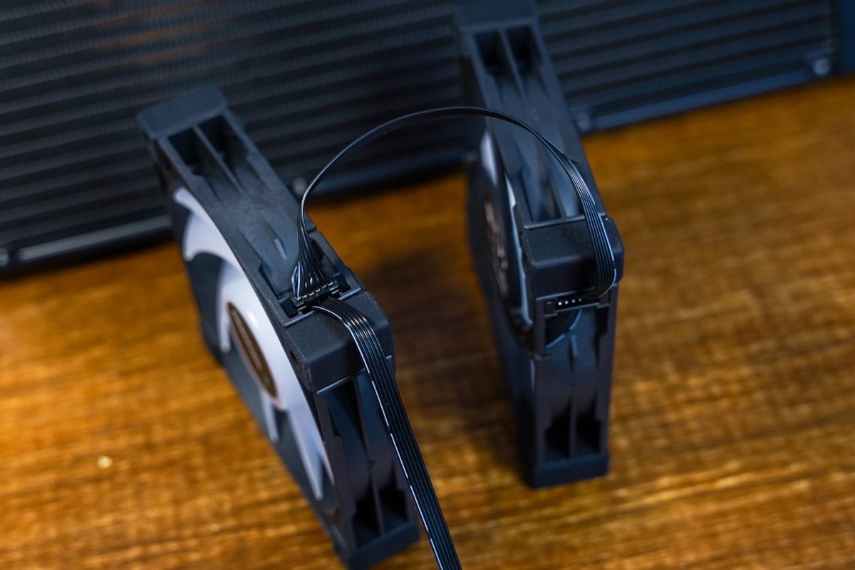 九州风神冰堡垒360青春版水冷测评,九州风神堡垒240rgbv2水冷散热器