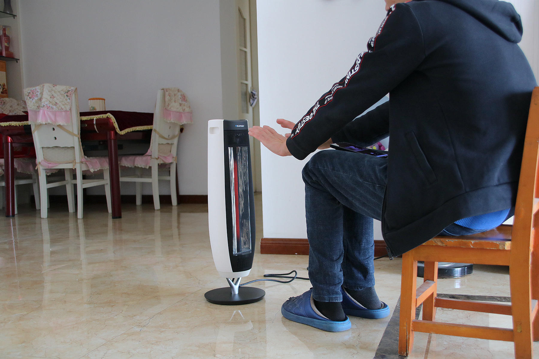 自从有了蓝宝这个“小太阳”，这个冬天家里从此不再寒冷