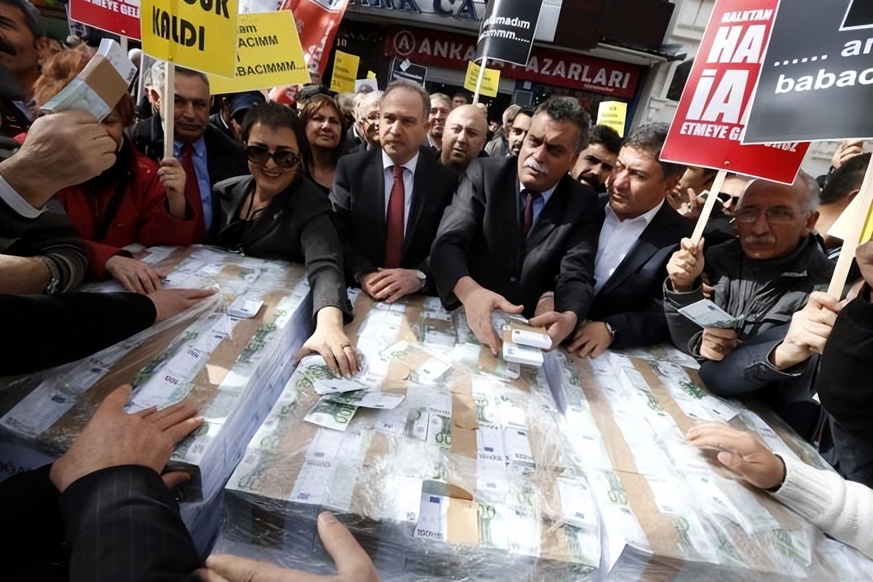 从面包小贩到20年土耳其掌舵者，埃尔多安是个怎样的人？