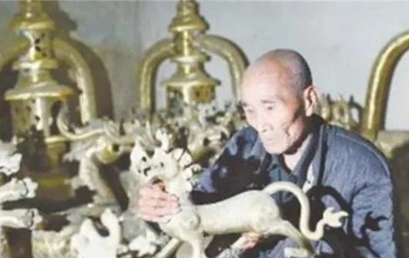 “造假教父”方兴庆：带领全村靠造假脱贫，警察找上门也没办法