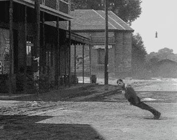 搞笑一刻:美女这波操作我还没见过,难道这样上车有什么说法?