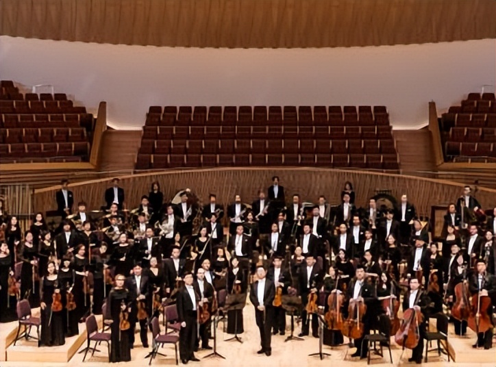 当时社会下，人们对权力、荣耀、战争以及政治变革的感受