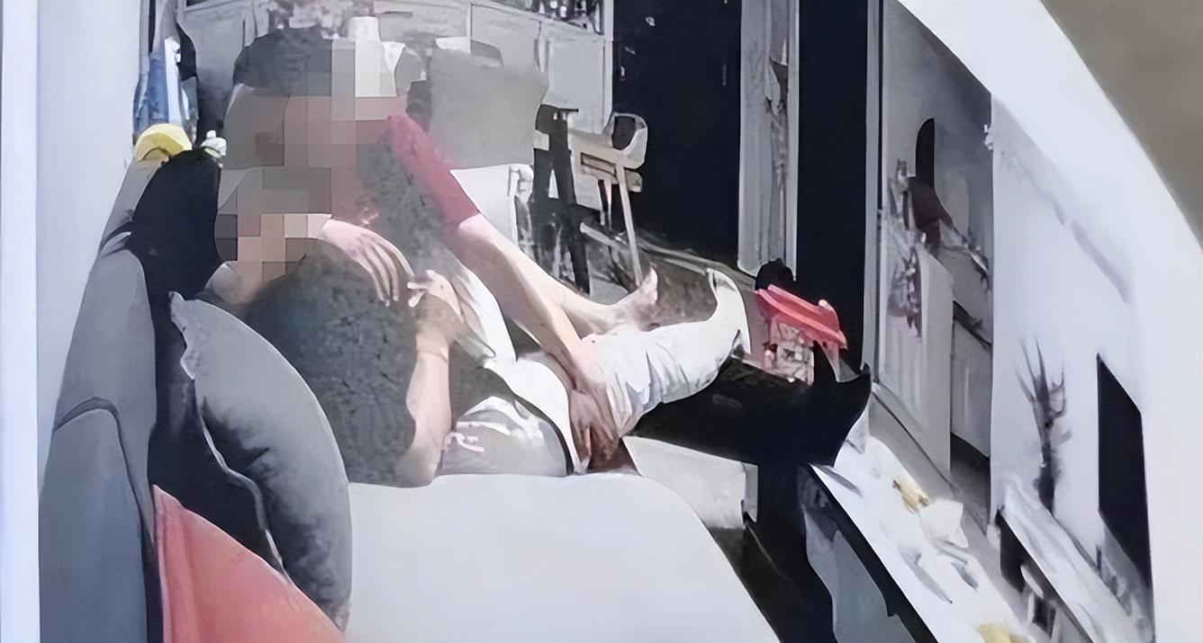 54岁男子与女子有染，女子哀求：我不敢了，请放过我