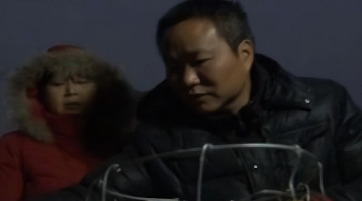 湘潭大学女教授和校门口摆摊的丈夫，女教授：他都是为了我