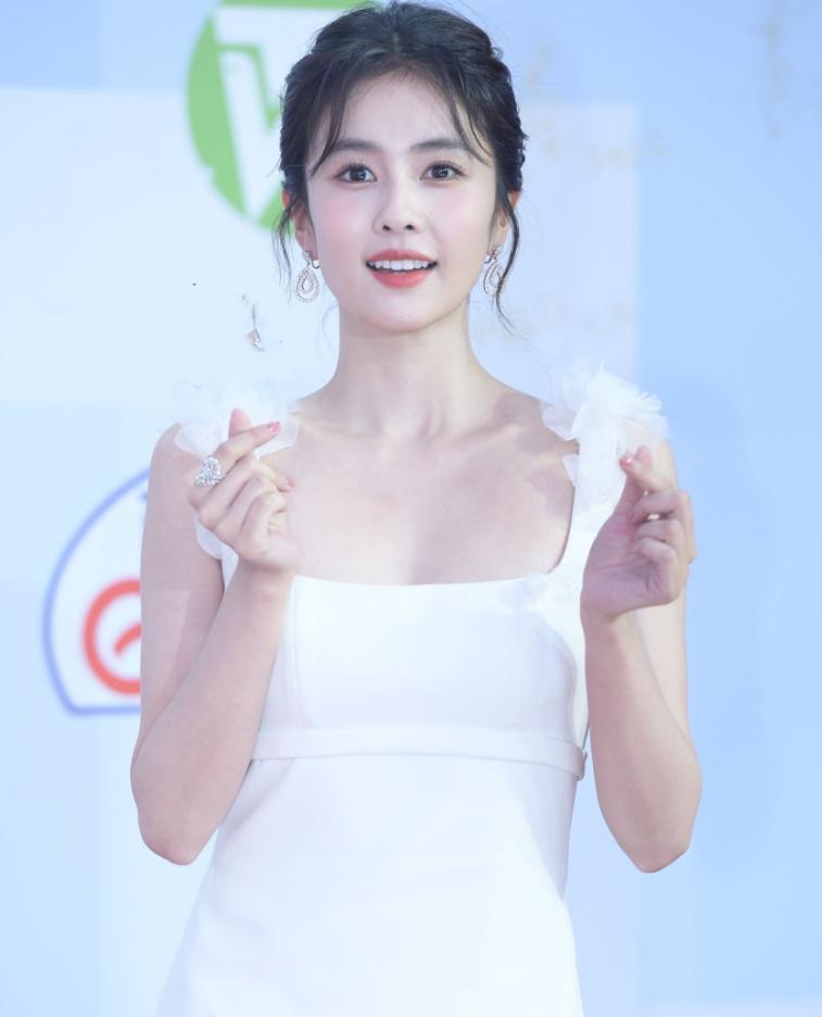 赵丽颖白玉兰奖黑色礼服照片,赵丽颖白玉兰奖造型图片