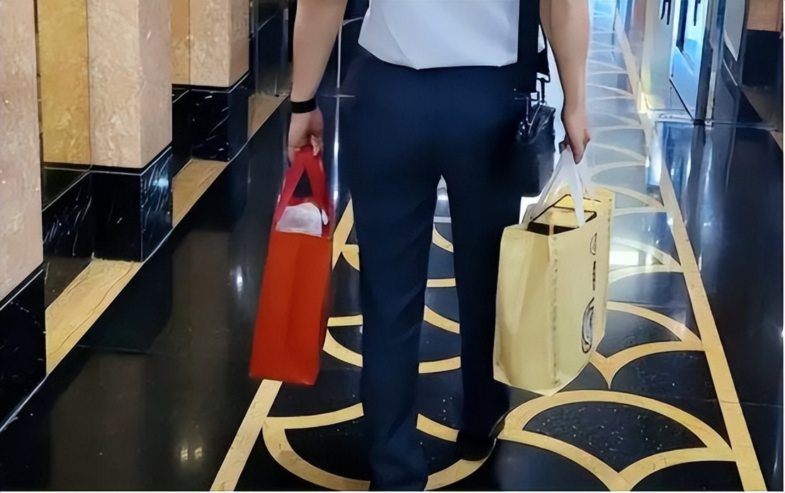 为什么卖酒的会问自己喝还是送人,为什么买酒时不要说送人