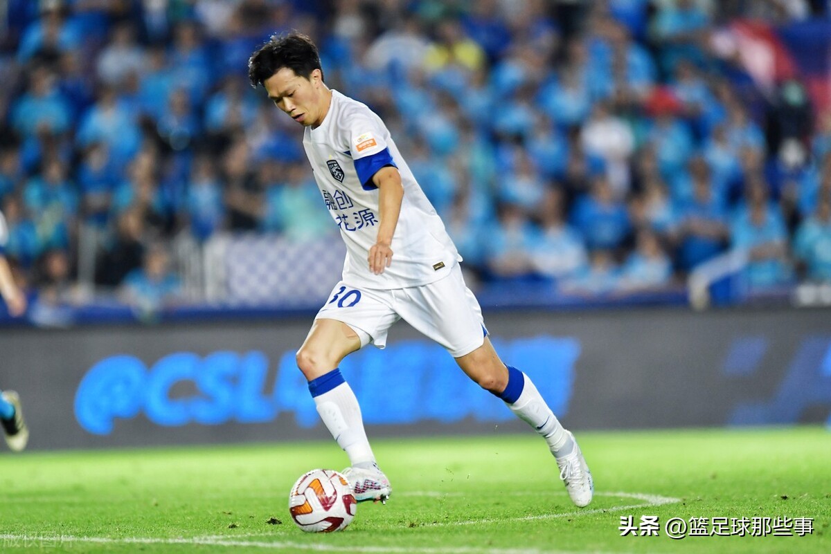 艾克森和武磊谁更强,新国足23人名单阿兰