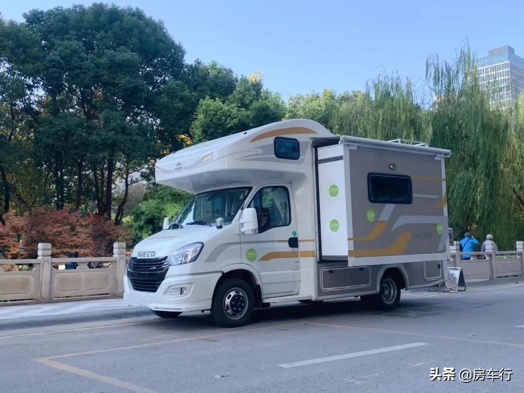 全新细节升级,更大休息空间,老约翰2022款定制版房车来了