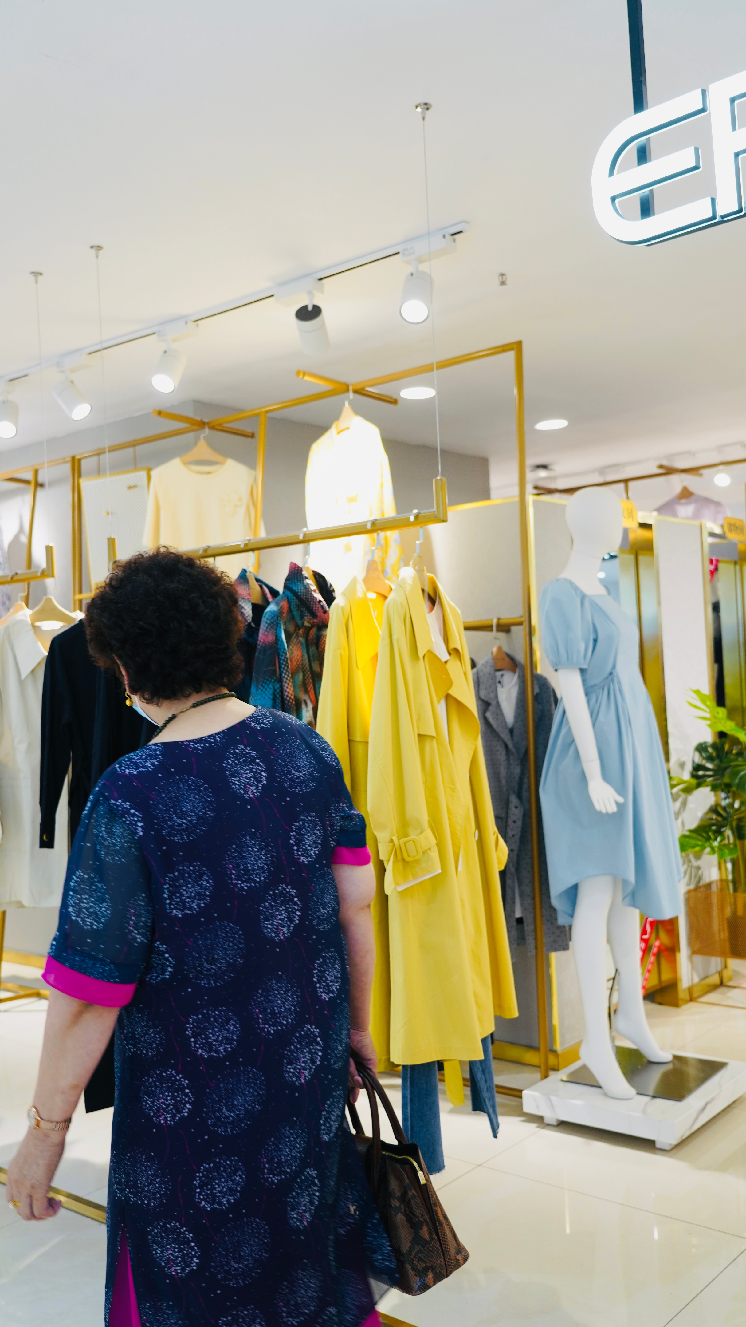 “师傅我去友好！”“哪个友好？”