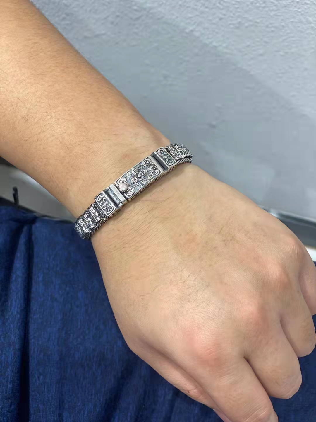 特别细的手链怎么戴,戴便宜表丢人吗