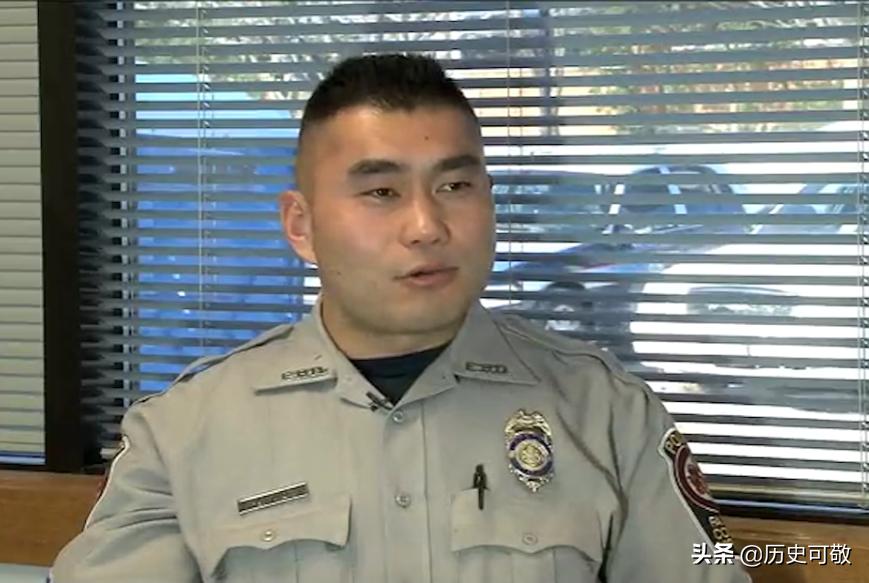 2003年美国伊拉克战争,中国小伙去美国被美国人骂穷