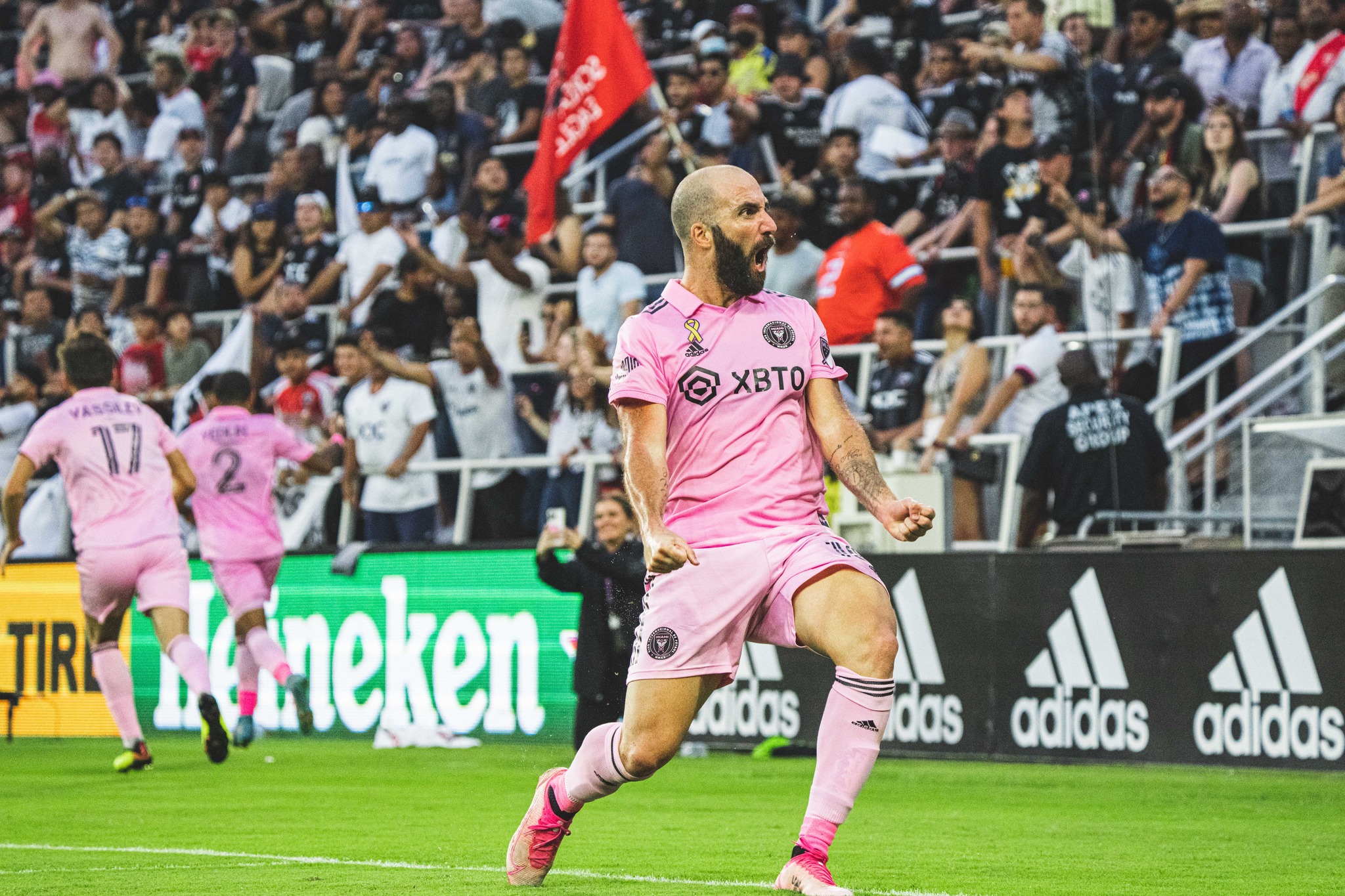 伊瓜因什么时候退出国家队,伊瓜因退役了吗