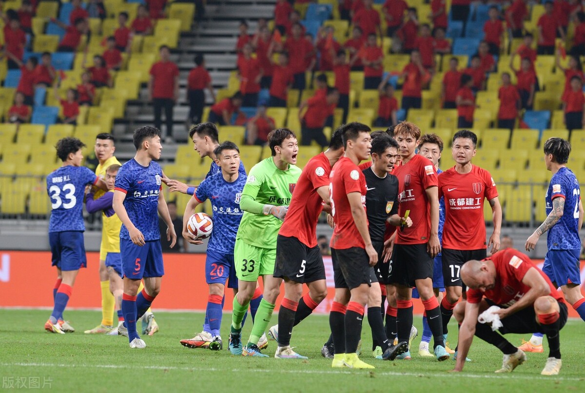 武汉三镇队豪取中超八连胜,武汉三镇取得中超首球