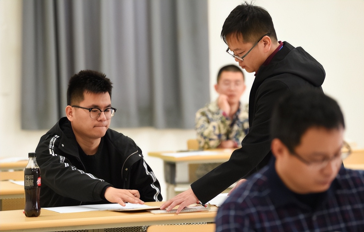 成绩好的学生破格被武大录取,武大四年被告知未被录取